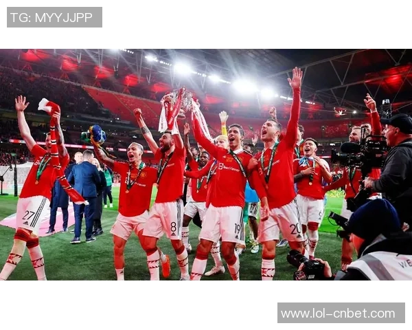 足总杯激战回顾曼联逆转热刺背后的战术解析与精彩瞬间